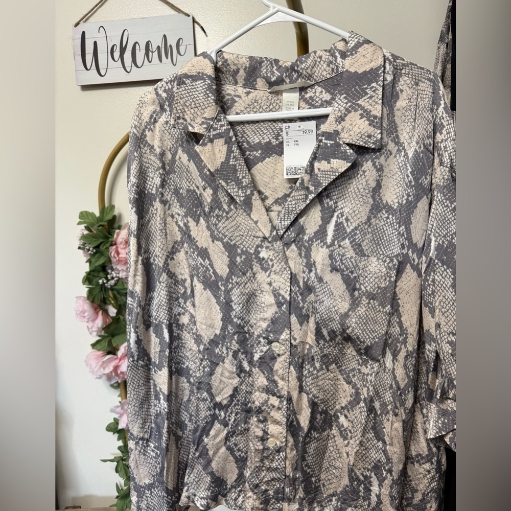 H&M Snake Print Short Sleeves Button-down Women’s Shirt